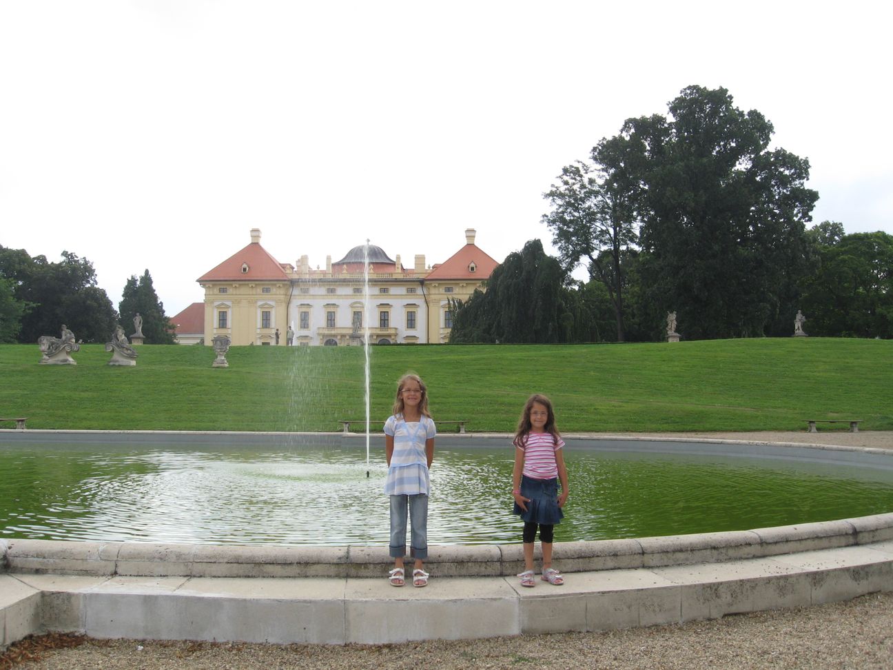 05_Jolanka a Kristýnka.jpg